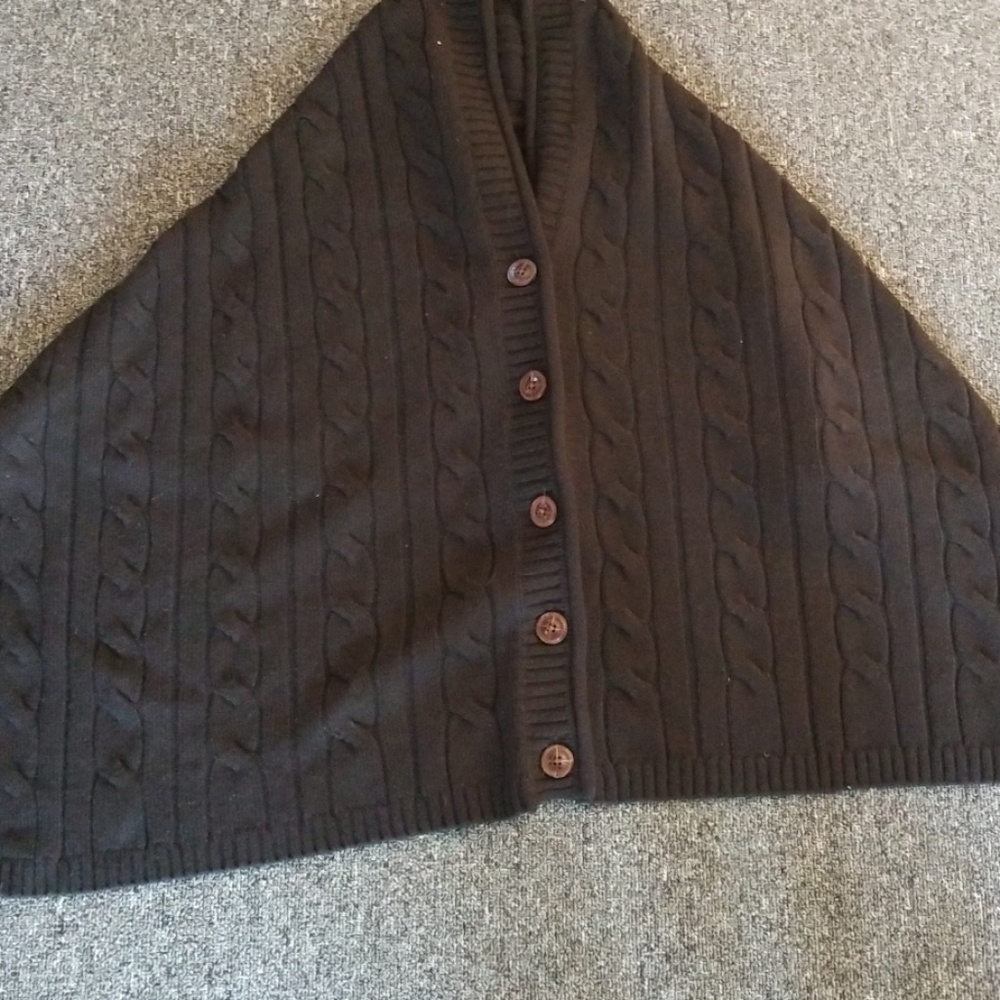 Cape - Picture 3 of 4